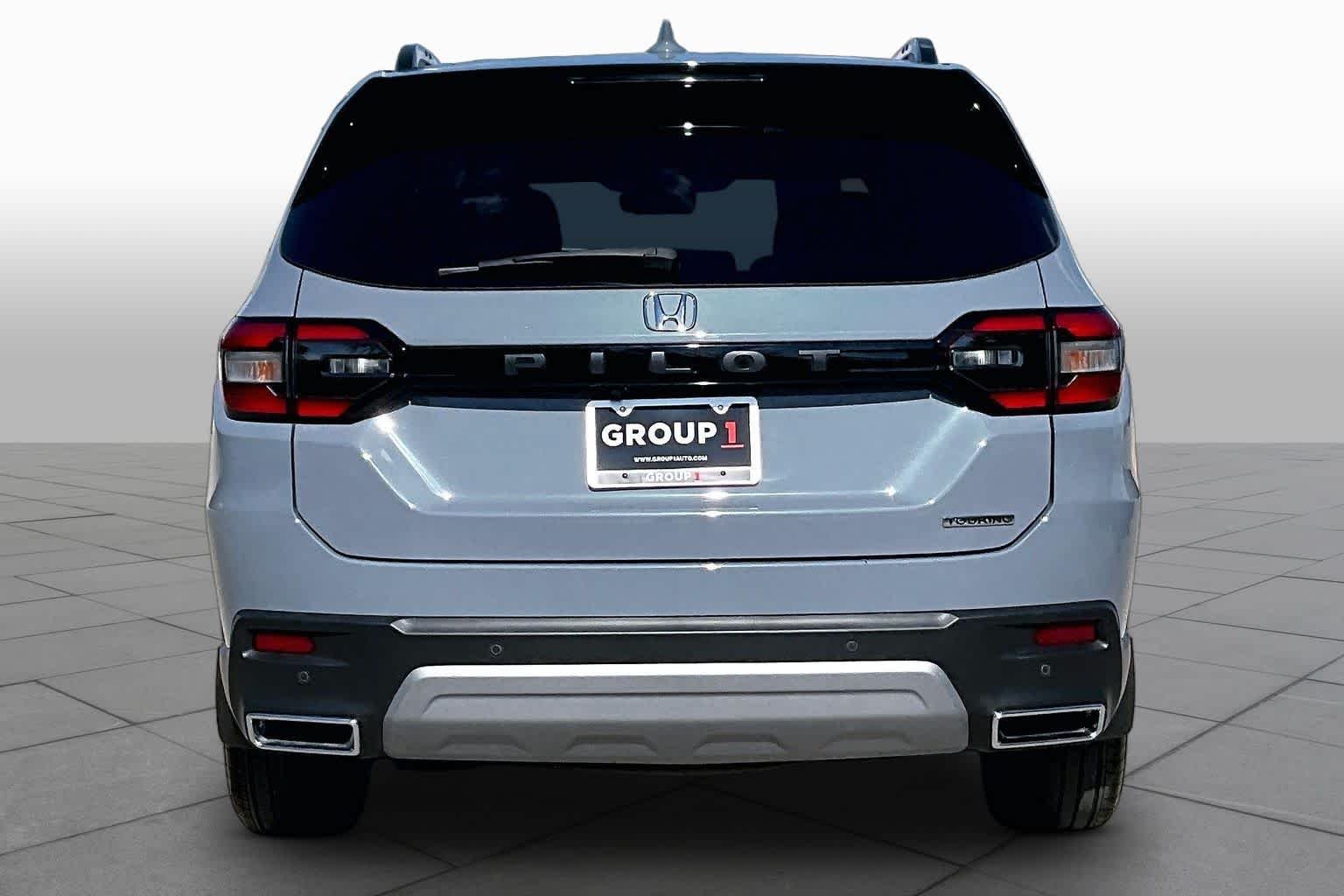 Used 2025 Sonic Gray Pearl Honda Touring image 5