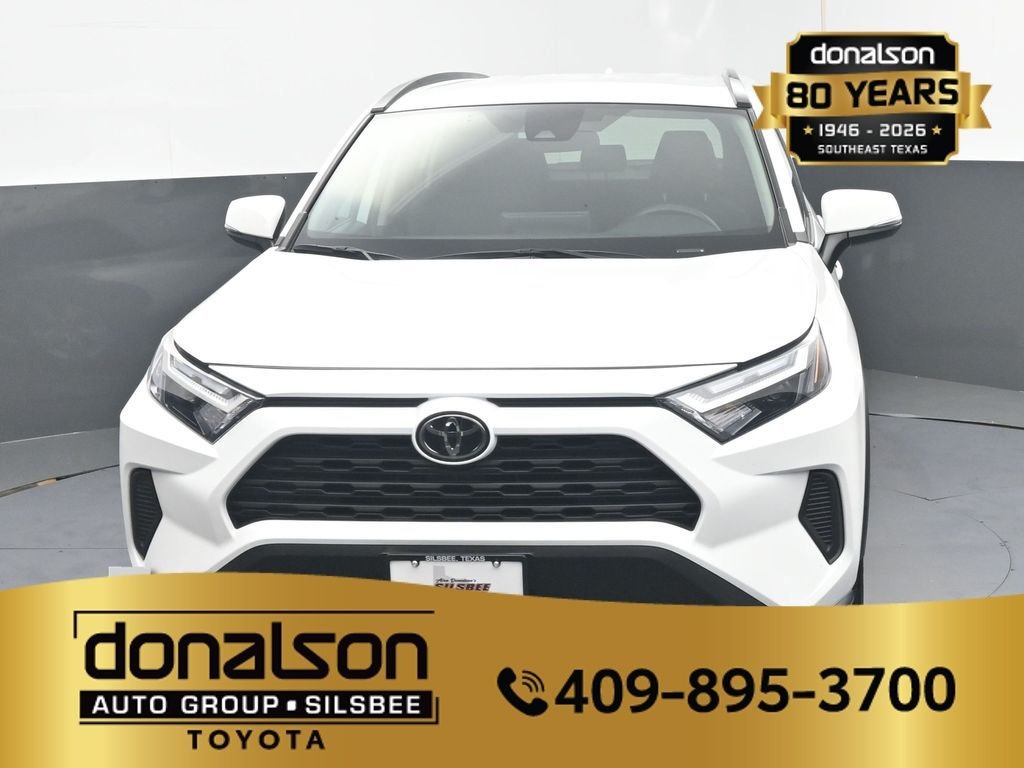 Used 2025 White Toyota XLE image 3