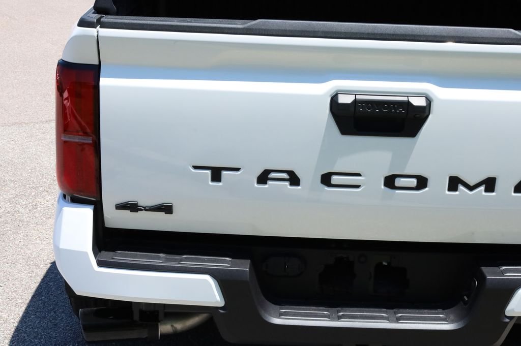 2025 Toyota Tacoma SR5 - Photo 24