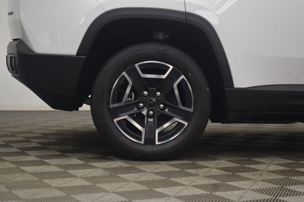 New 2026 Bright White Clear-Coat Exterior Paint Jeep Limited image 7