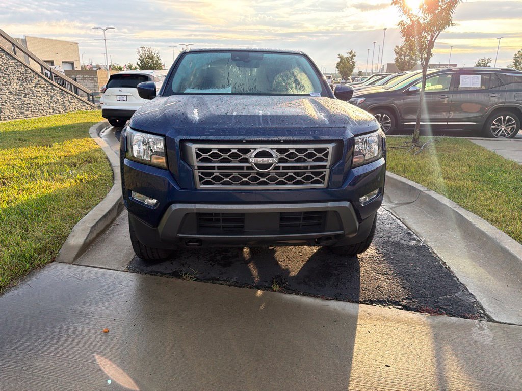 Used 2022 Blue Nissan SV image 2