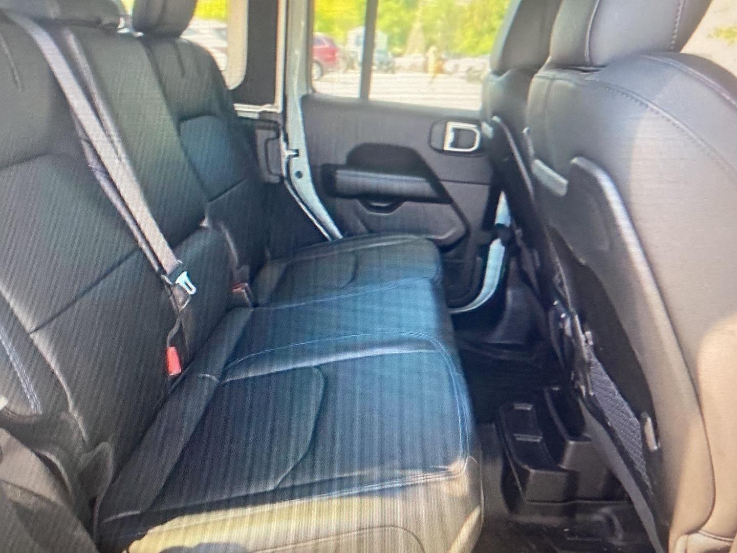 Used 2024 Earl Clearcoat Jeep Rubicon X image 15