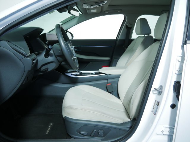 Used 2023 White Hyundai SEL image 19