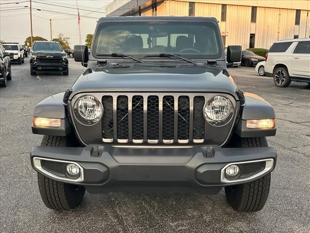 Used 2023 Gray Jeep Sport S image 4