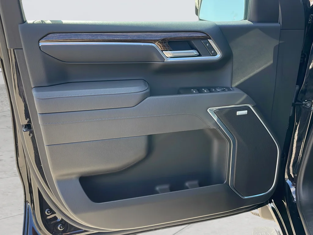 Used 2025 Black GMC Elevation image 11