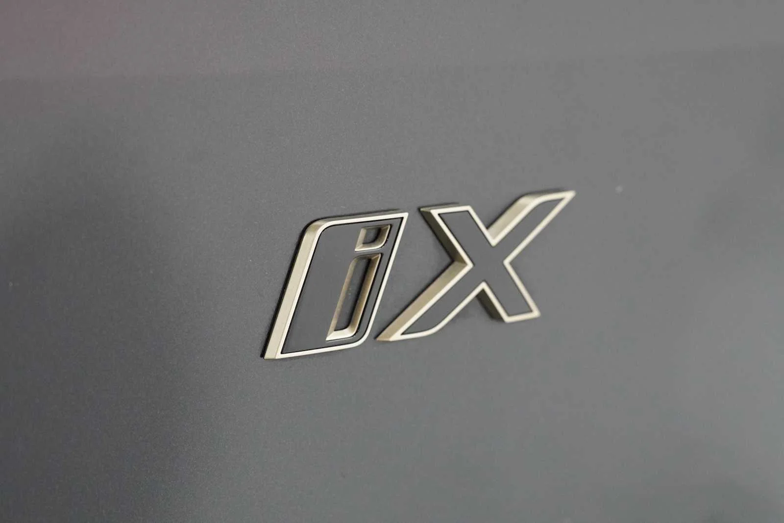Certified Used 2023 Black Sapphire Metallic BMW M60 image 9