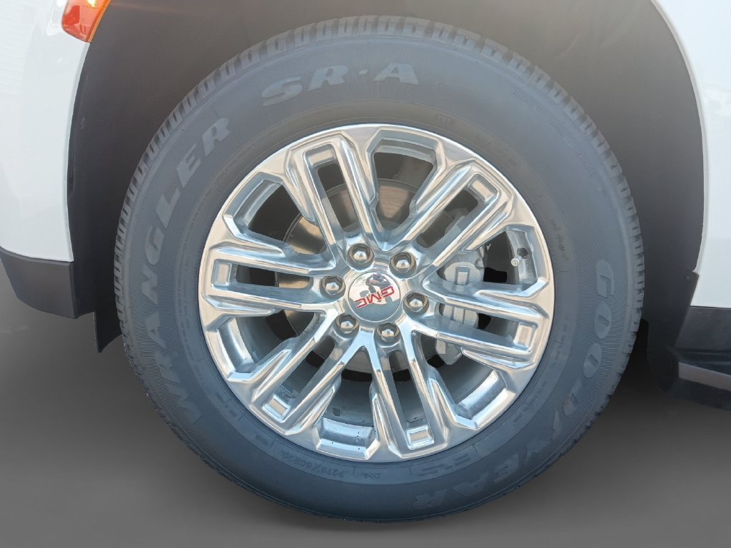 Used 2024 White GMC SLT image 15