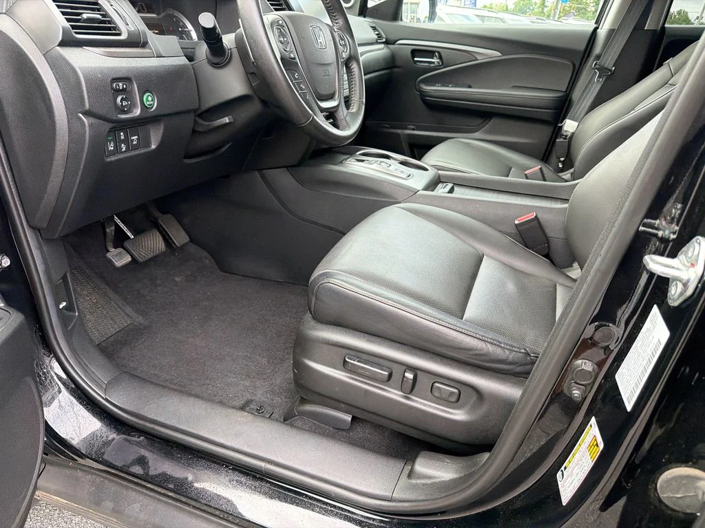 Used 2023 Black Honda RTL image 9