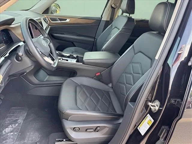 Used 2025  Volkswagen 2.0T SE w/Technology image 6