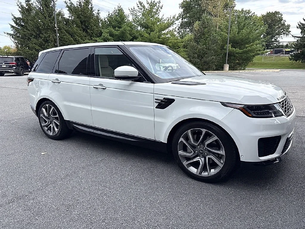 Used 2021  Land Rover HSE Silver Edition image 2