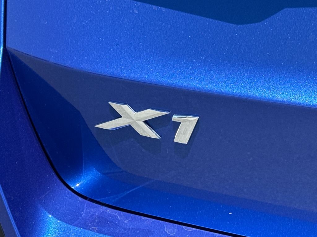 Used 2025 Blue BMW xDrive28i image 9