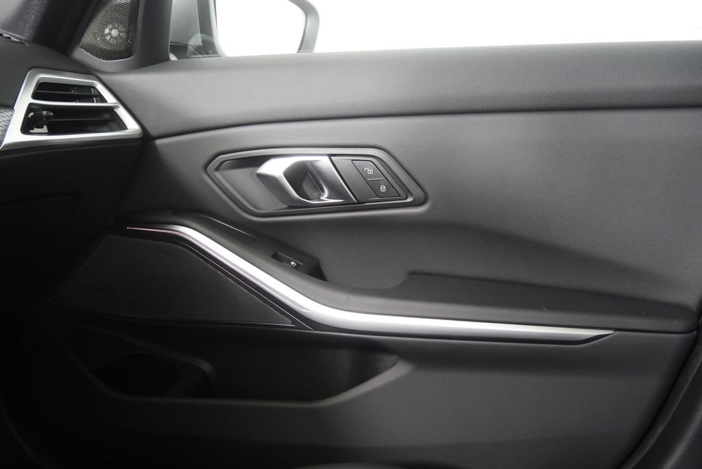 2026 BMW 3 Series 330i - Photo 25