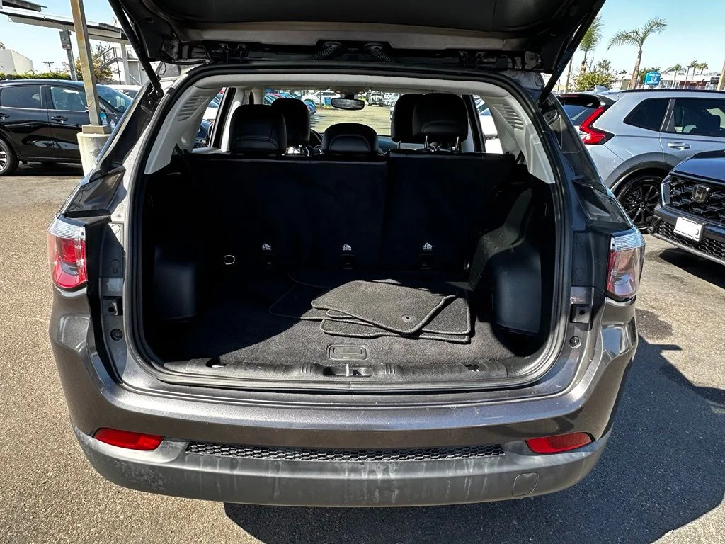 Used 2019 Gray Jeep Latitude image 8