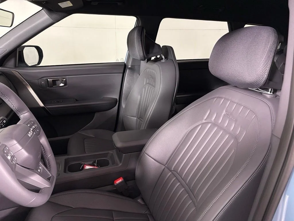 New 2027 Frost Blue / Black Roof Kia X-Line S image 17