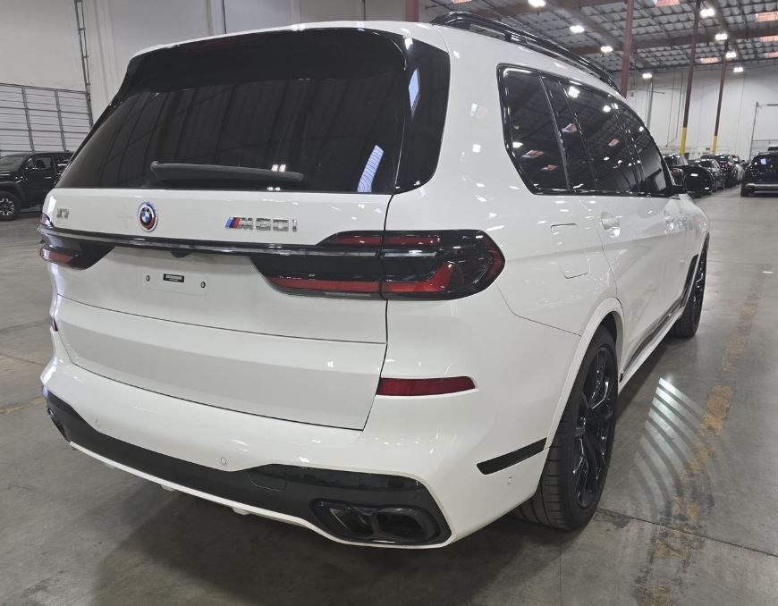 Used 2023 White BMW M60i image 3
