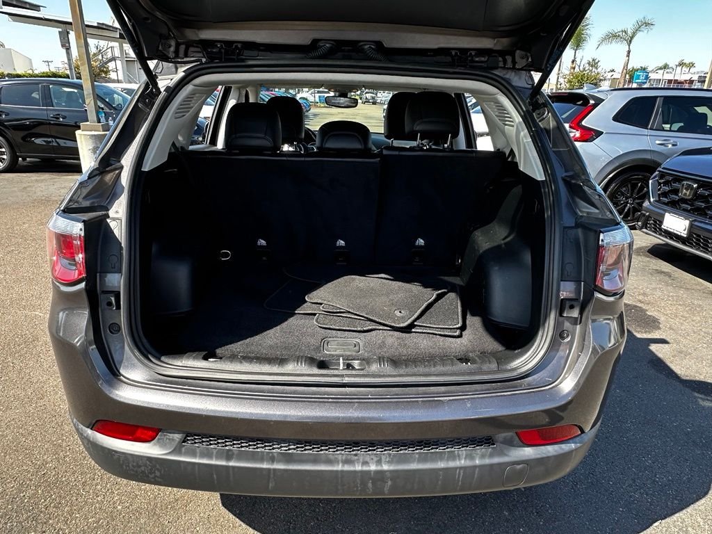 Used 2019 Gray Jeep Latitude image 8