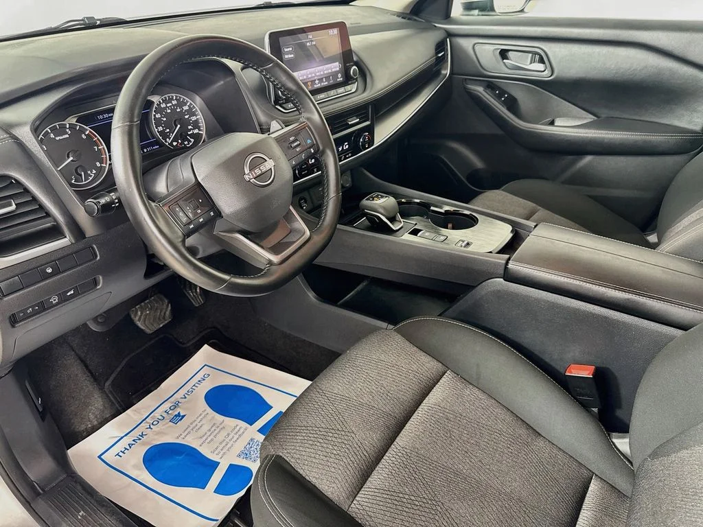 Used 2025 Silver Nissan SV image 9