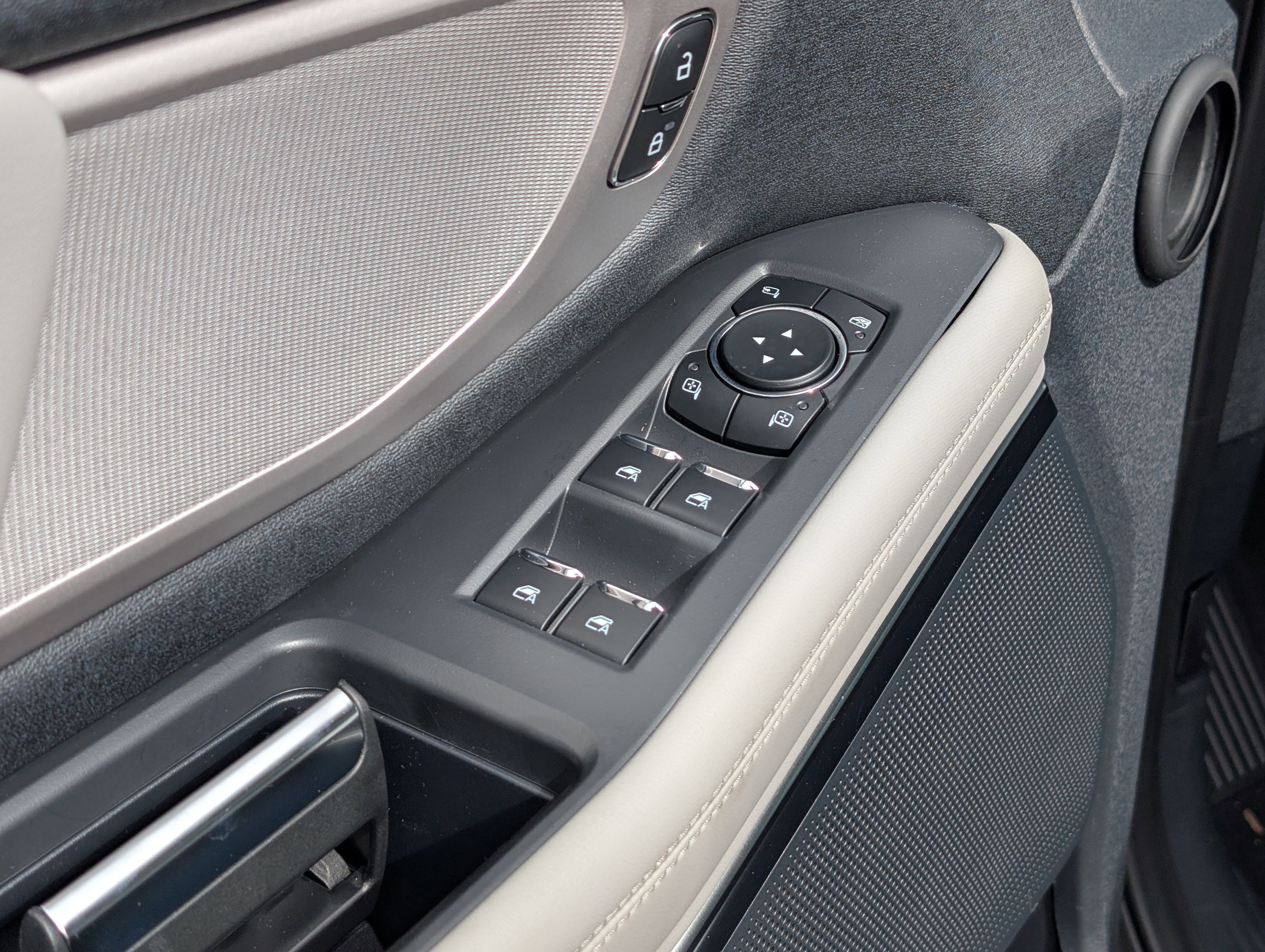 New 2026 Star White Metallic Tri-Coat FORD Active image 18