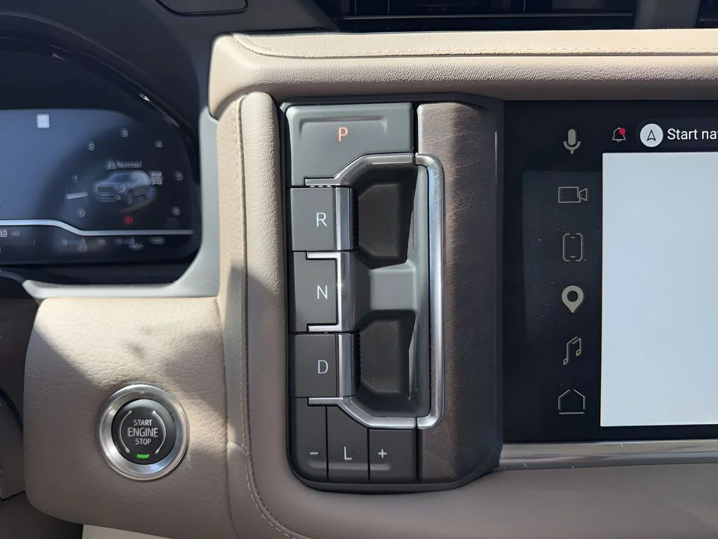 Used 2023 White GMC Denali image 20