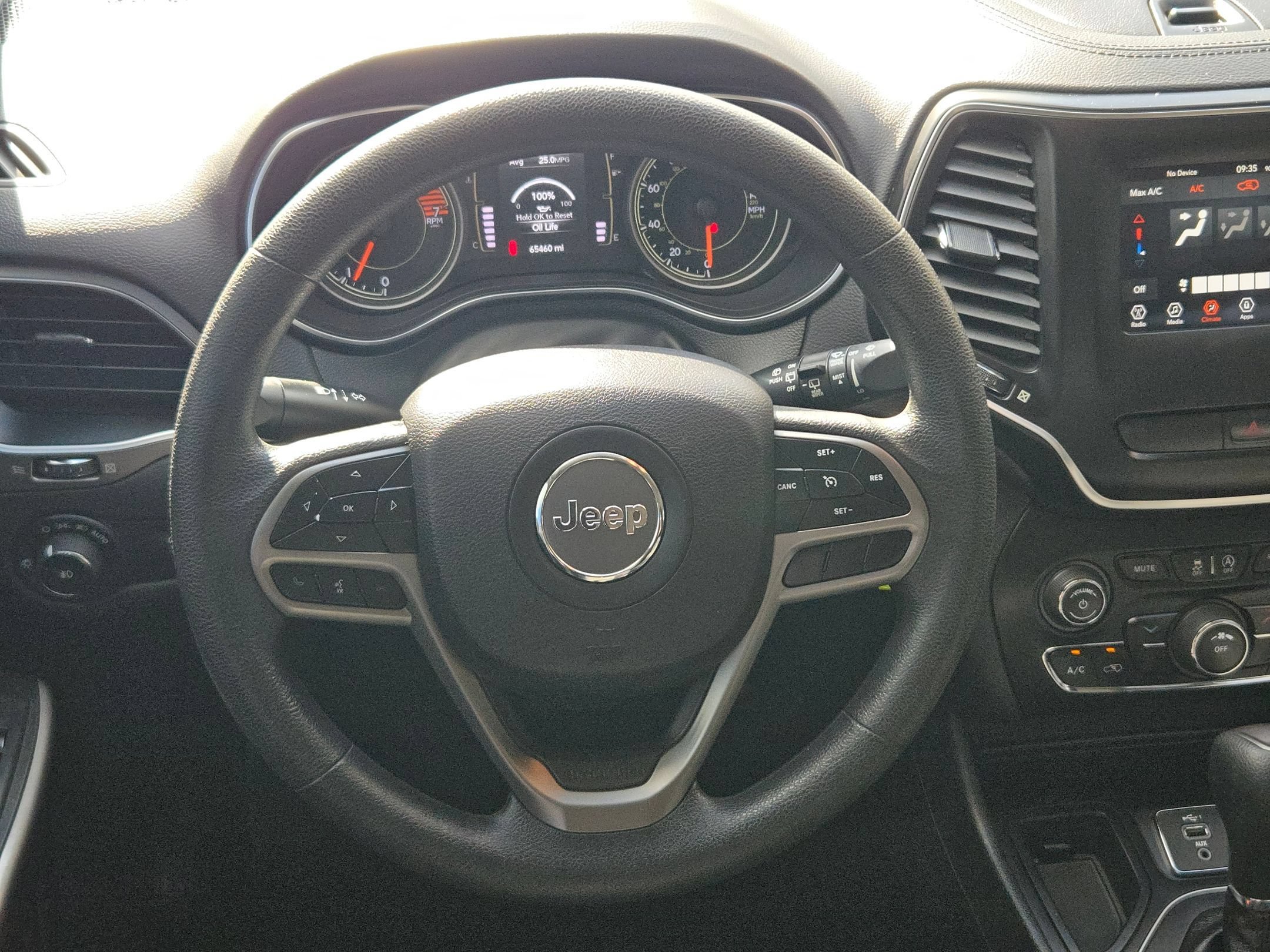 Used 2019 Diamond Black Crystal Pearlcoat Jeep Latitude image 20