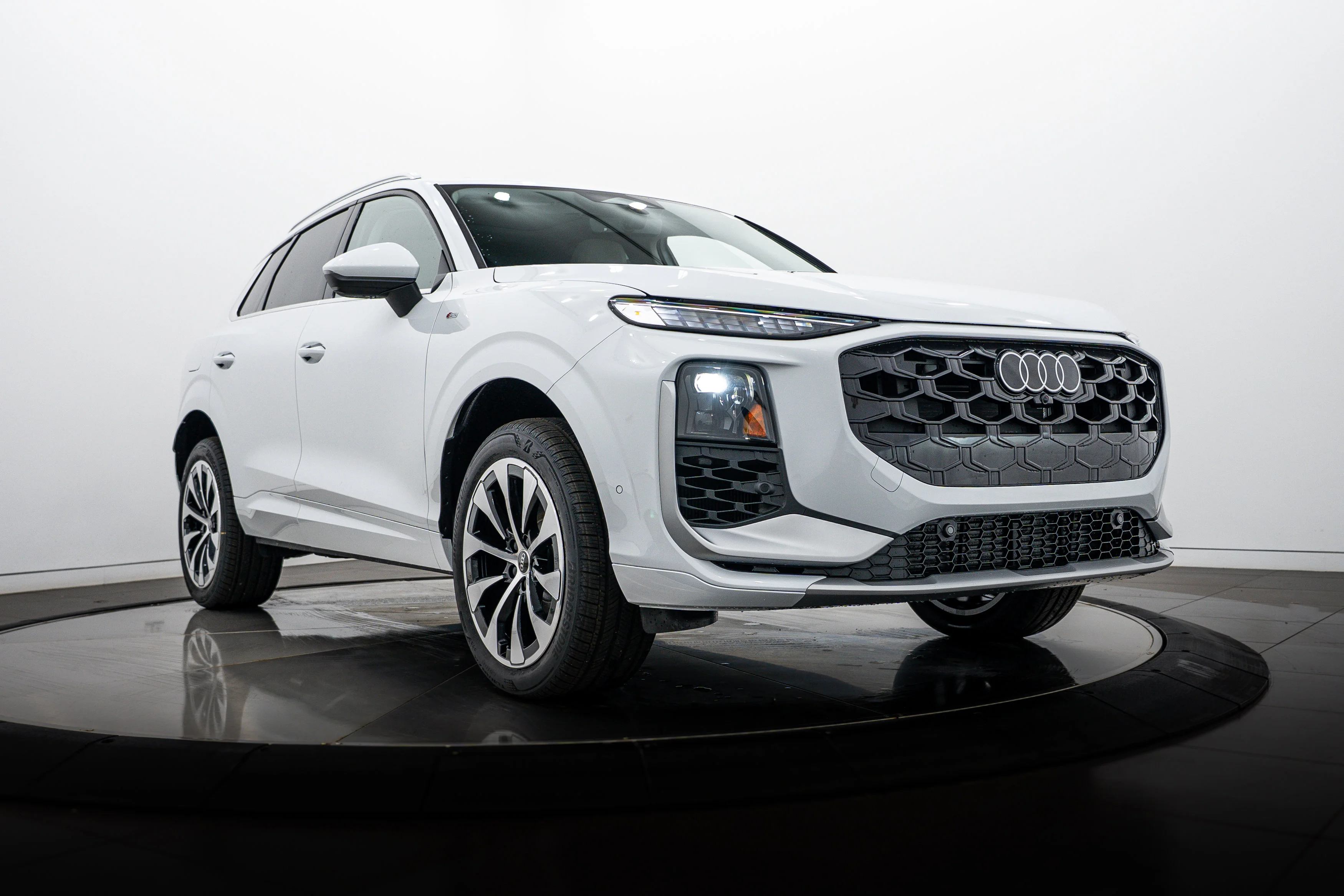 2026 Audi Q3 S line quattro's photo