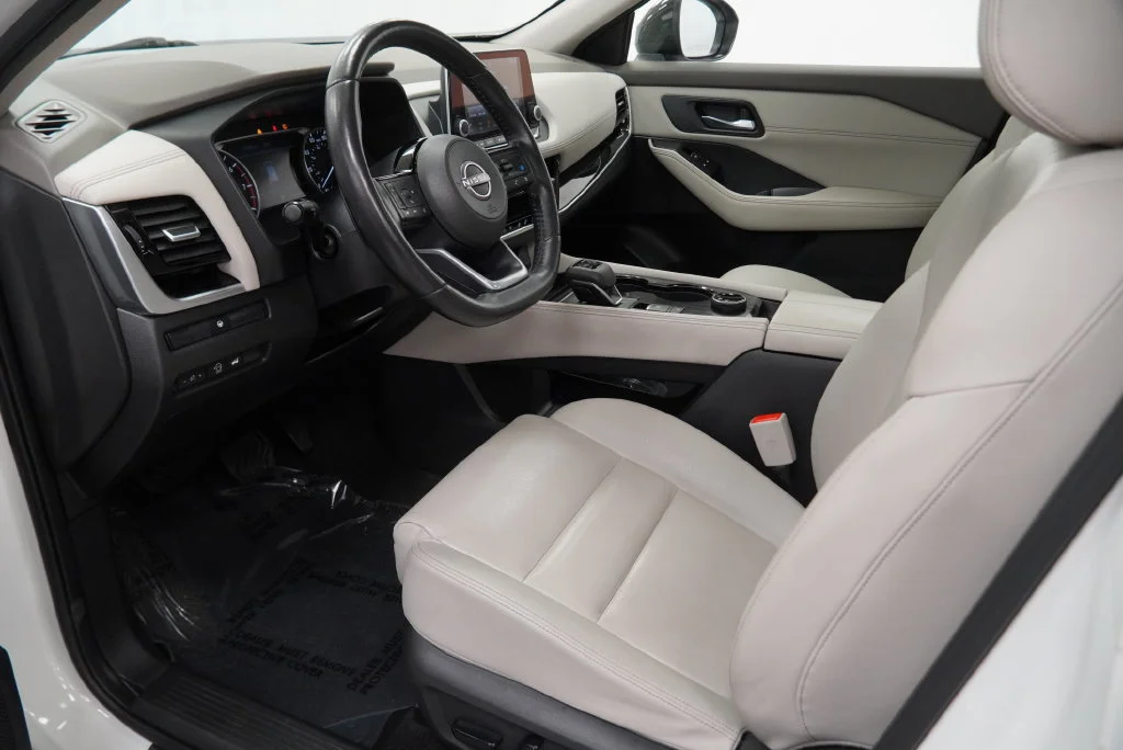 Used 2023 Pearl White Trico Nissan SL image 19