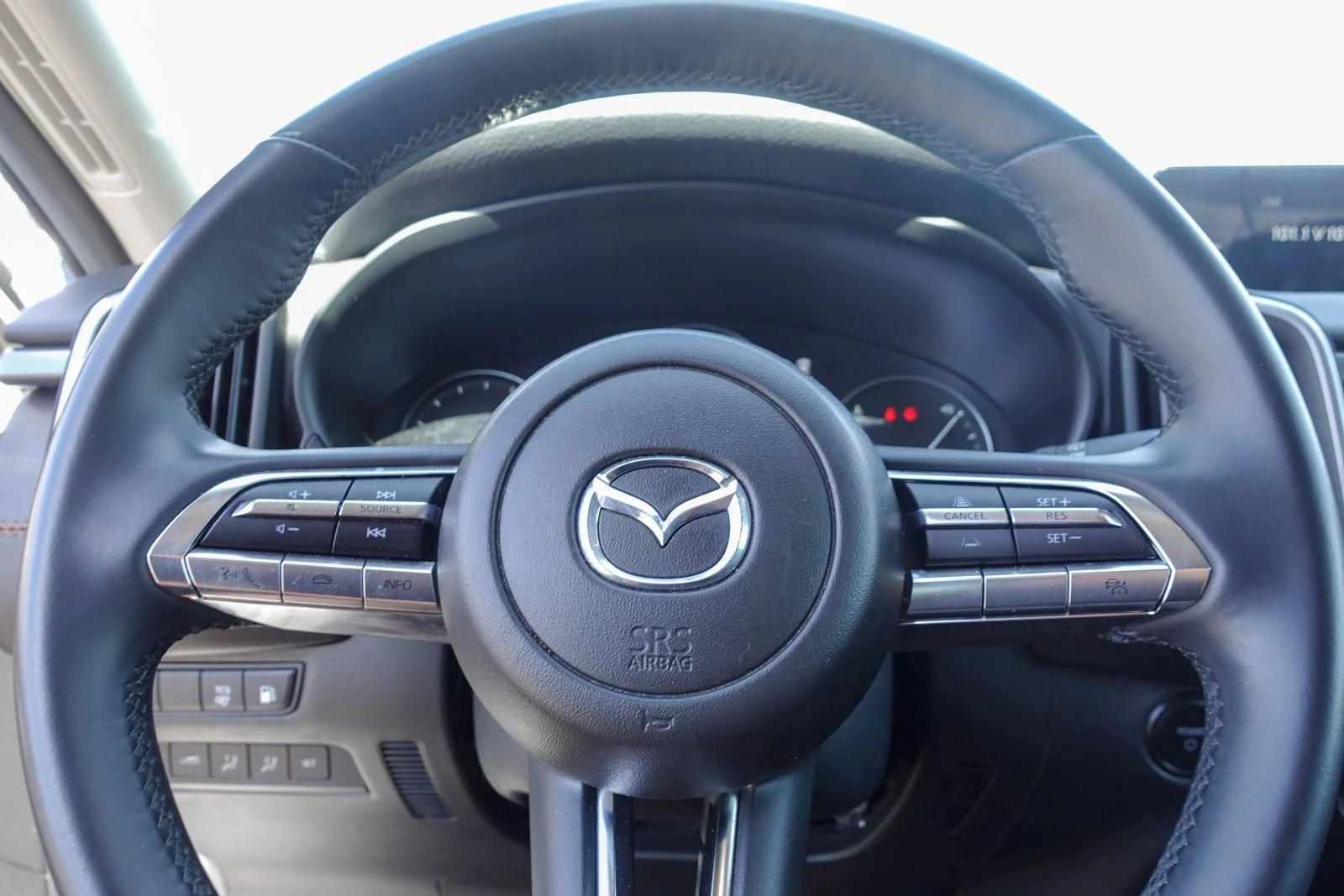 Certified Used 2025 Wind Chill Pearl Mazda Premium image 19