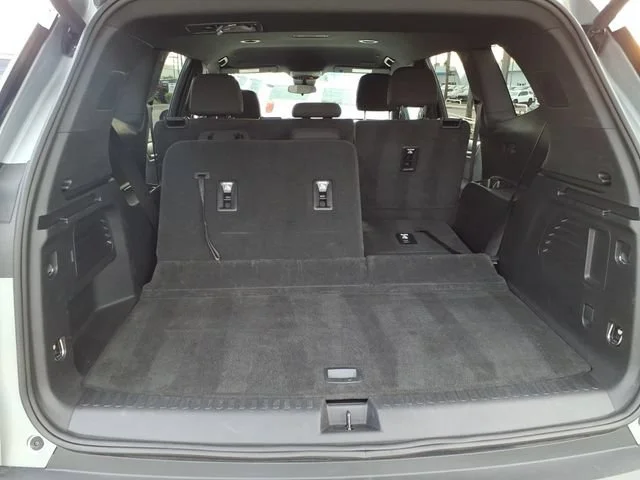 Used 2025 Sterling Metallic GMC Elevation image 6