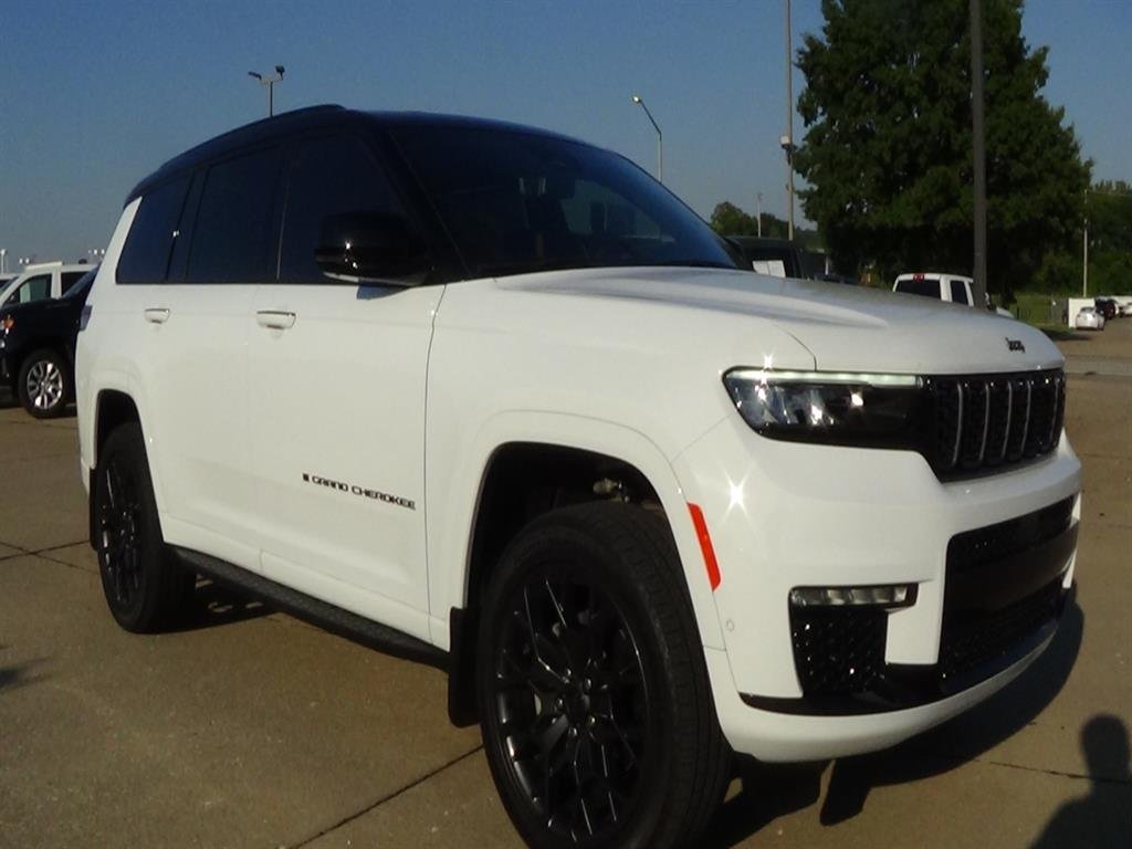 Used 2024 Bright White Clear Coat (pw7) Jeep Summit Reserve image 4