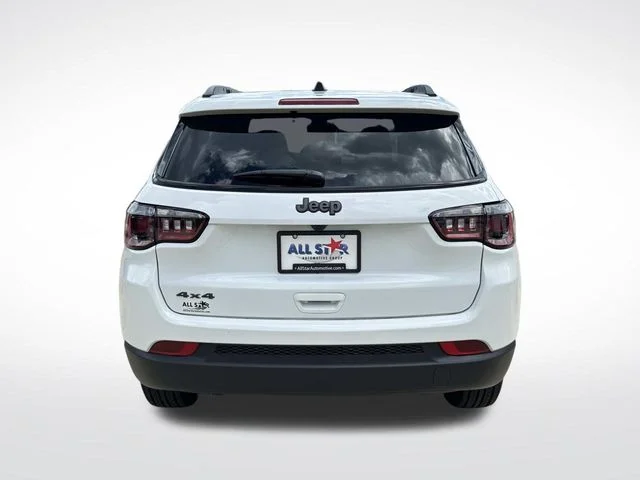 New 2026 White Jeep Latitude image 7