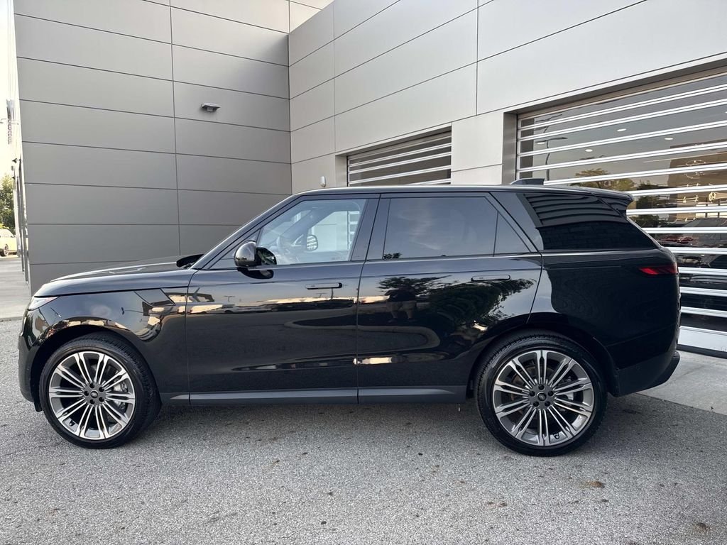 Certified Used 2024 Santorini Black Metallic Land Rover SE image 4