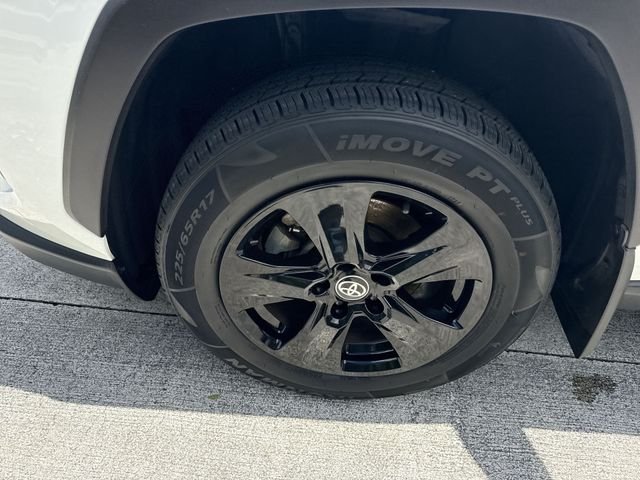 2024 Toyota RAV4 XLE - Photo 10