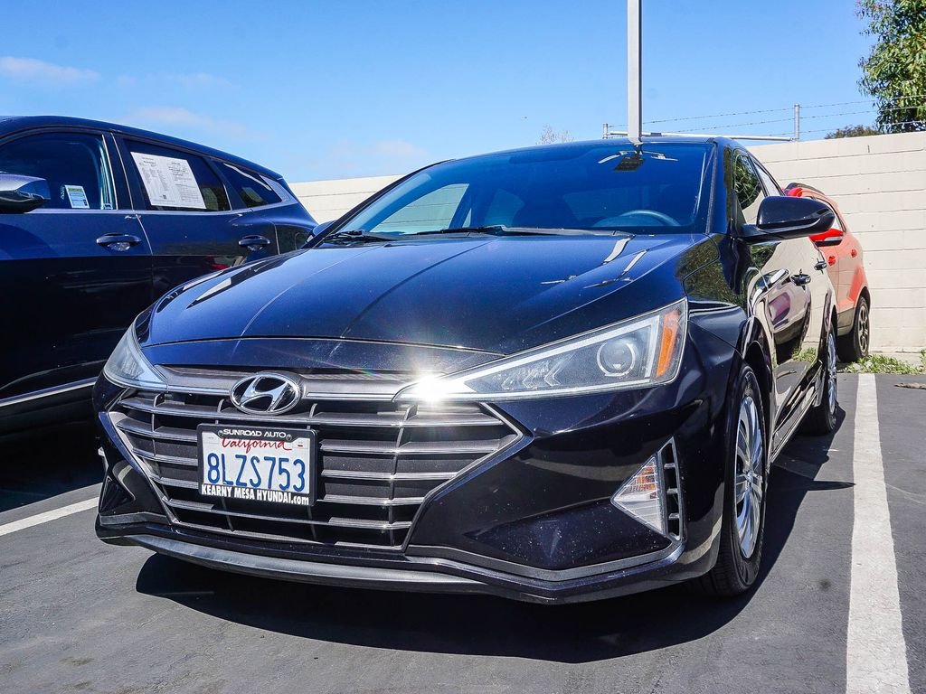 Used 2019 Black Hyundai SE image 3