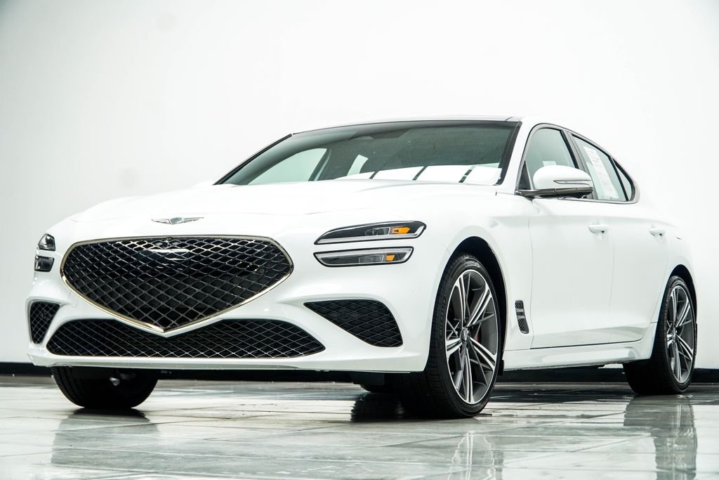 Used 2025 White Genesis 3.3T Sport Advanced image 8