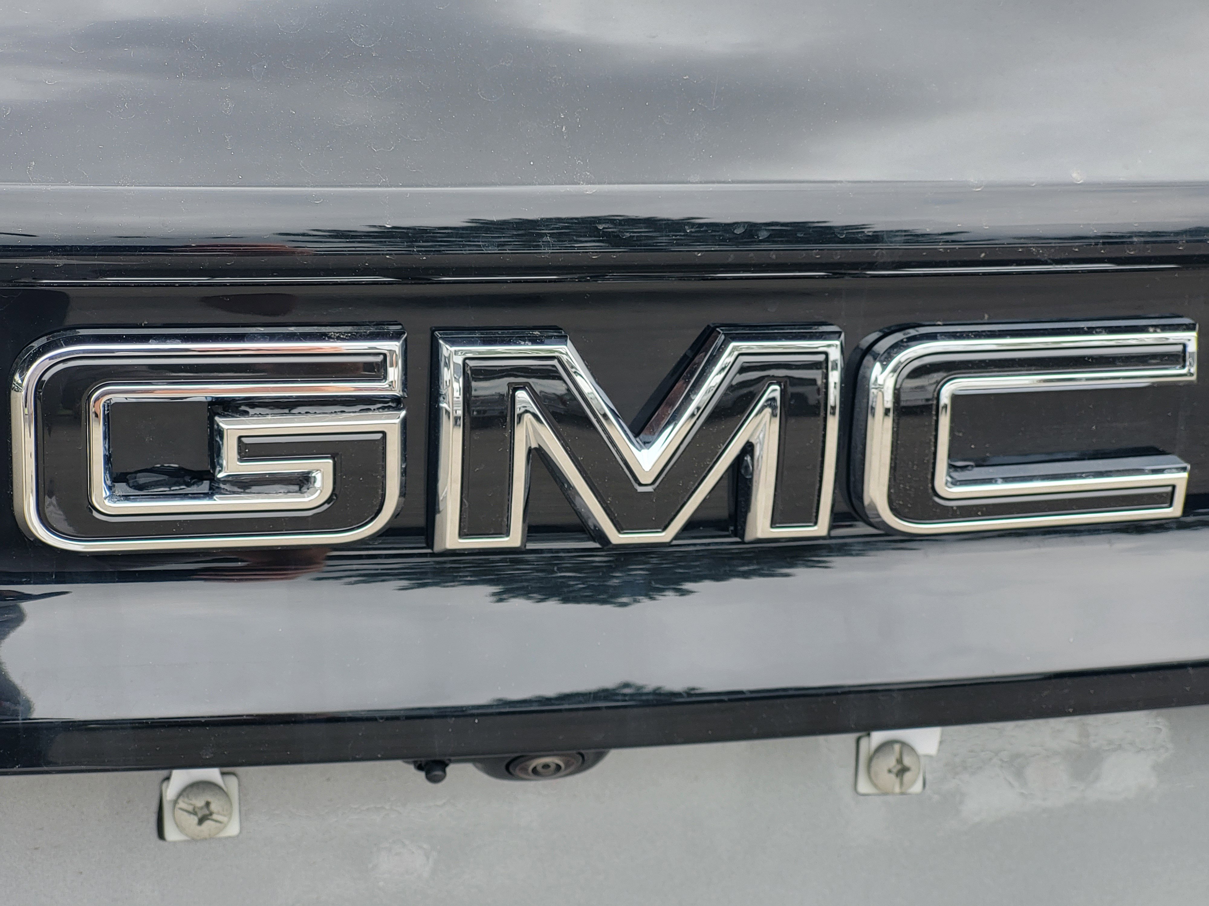 New 2026 Sterling Metallic GMC Elevation image 11