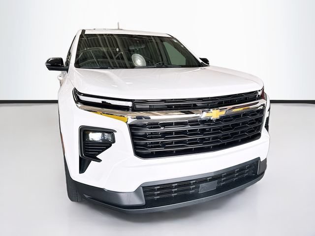 Used 2024 Summit White Chevrolet LS image 3
