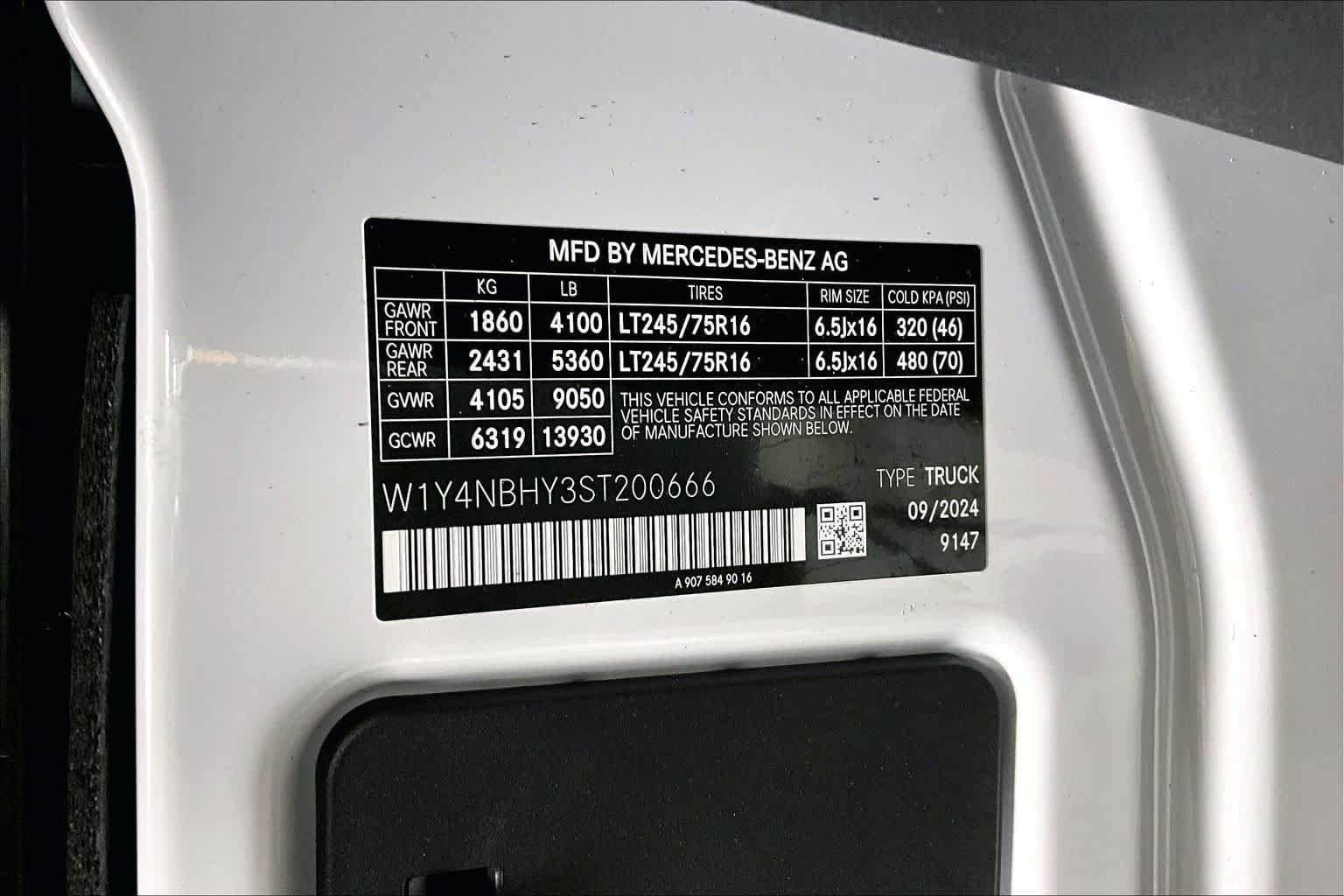 Used 2025 Arctic White Mercedes-Benz  image 33