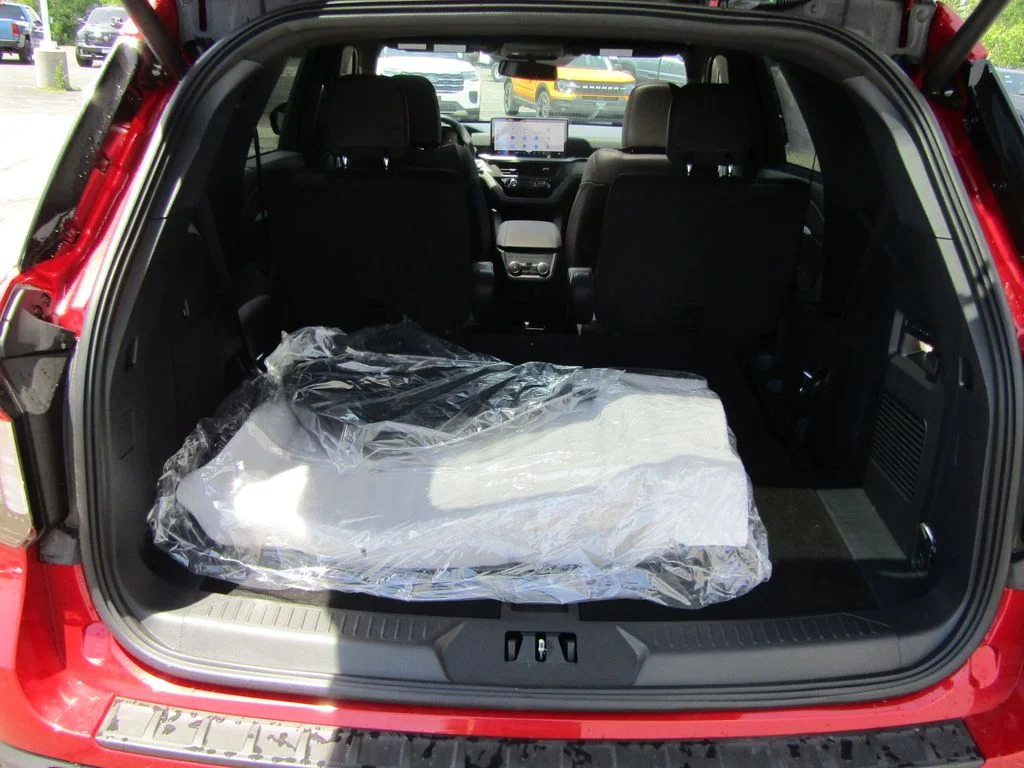 New 2026 Rapid Red Metallic Tinted Clearcoat Ford Platinum™ image 39