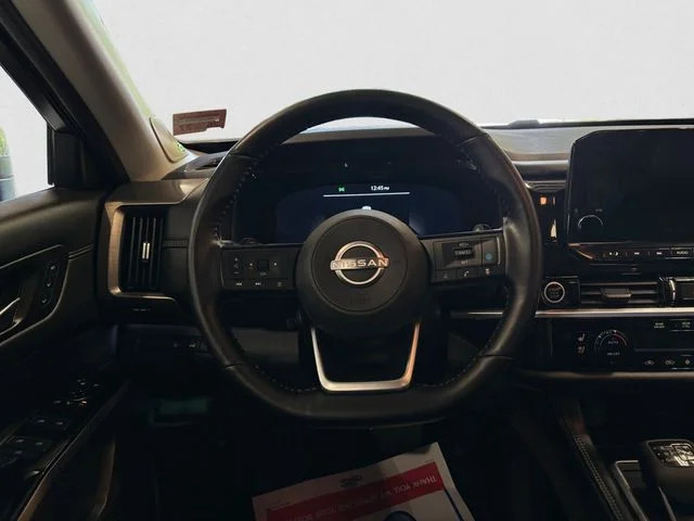 Used 2024 White Nissan Platinum image 13