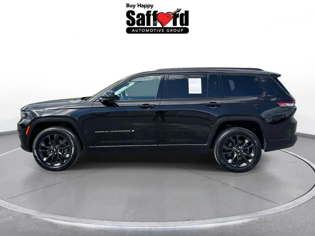 Used 2021 Black Jeep Laredo image 4