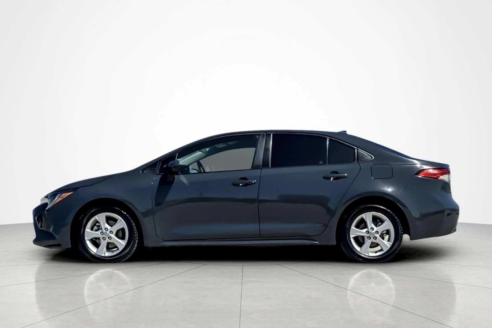 Used 2023 Underground Toyota LE image 2