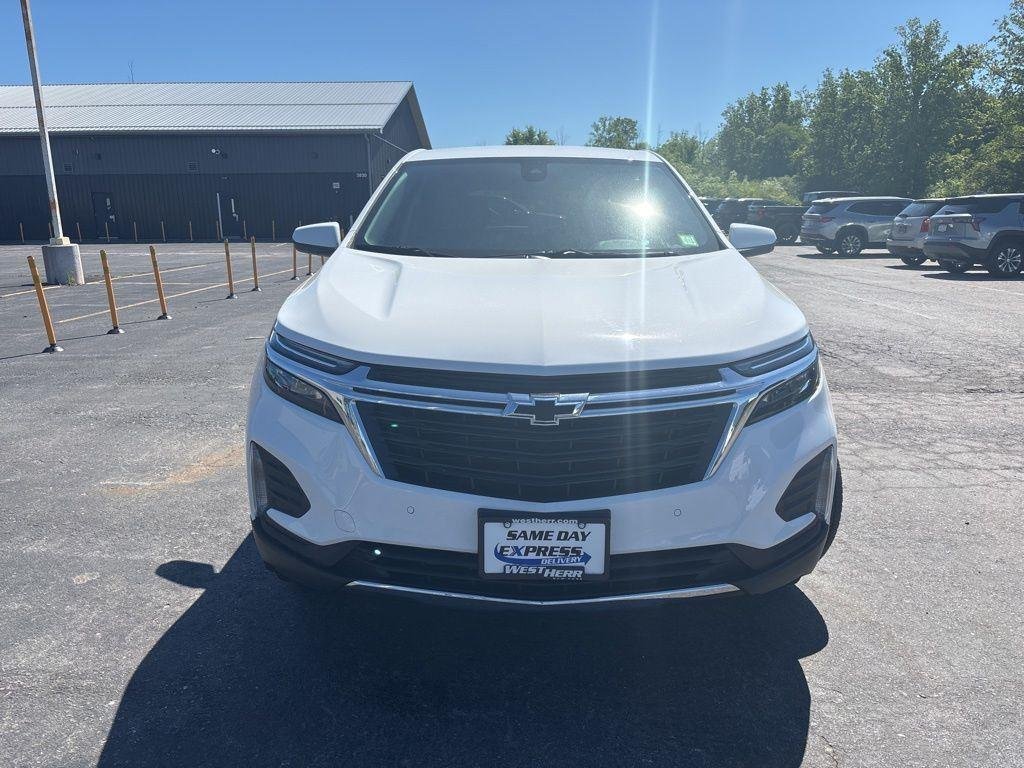 Used 2024 Summit White Chevrolet LT image 2