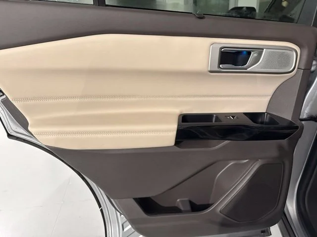 Used 2022 Silver Ford Platinum image 16