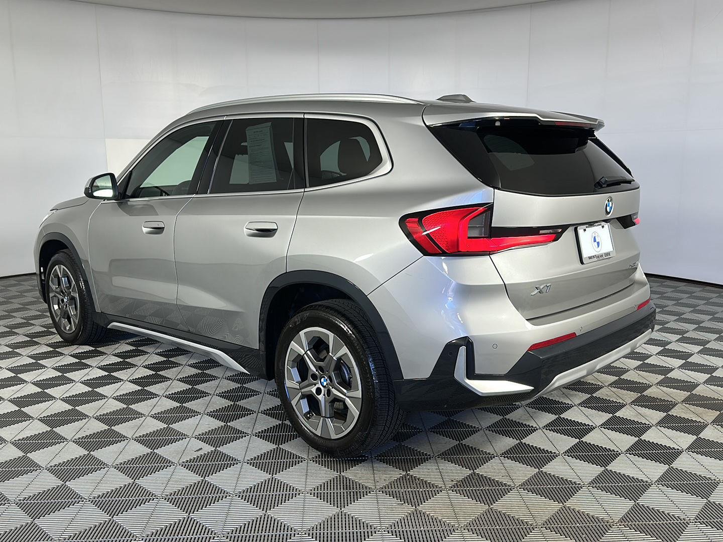 Used 2023 Space Silver Metallic BMW xDrive28i image 21