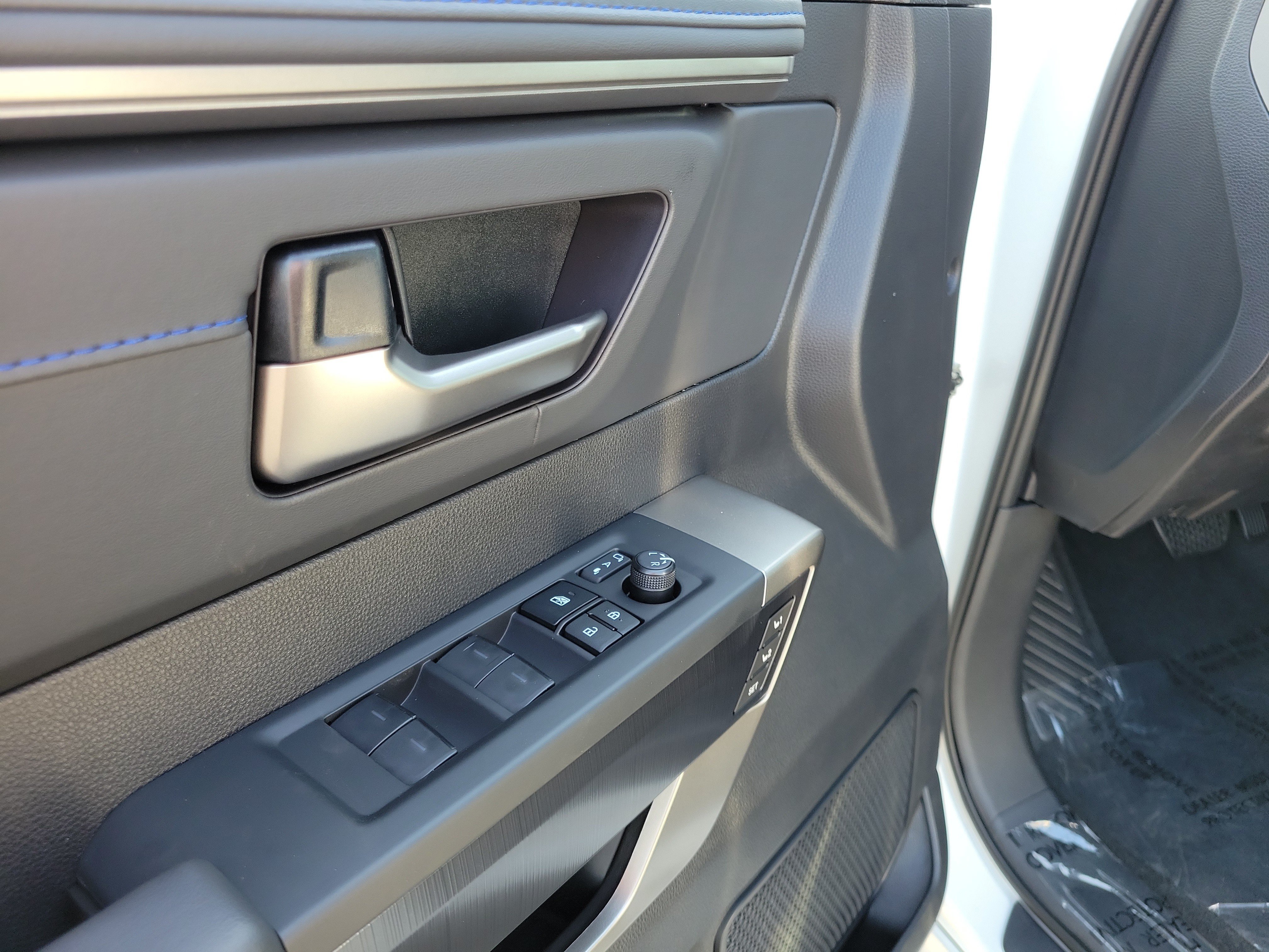 New 2026 Wind Chill Pearl <sup>1</sup> Toyota Tundra Platinum image 18