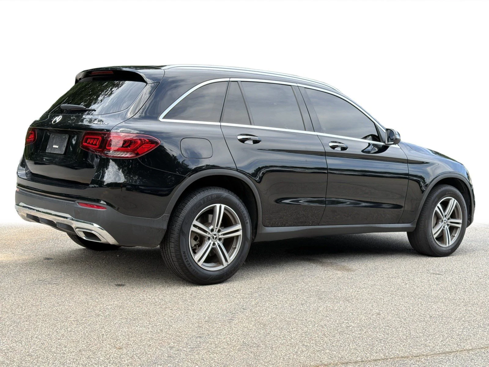 Used 2020 Black Mercedes-Benz GLC 300 image 25