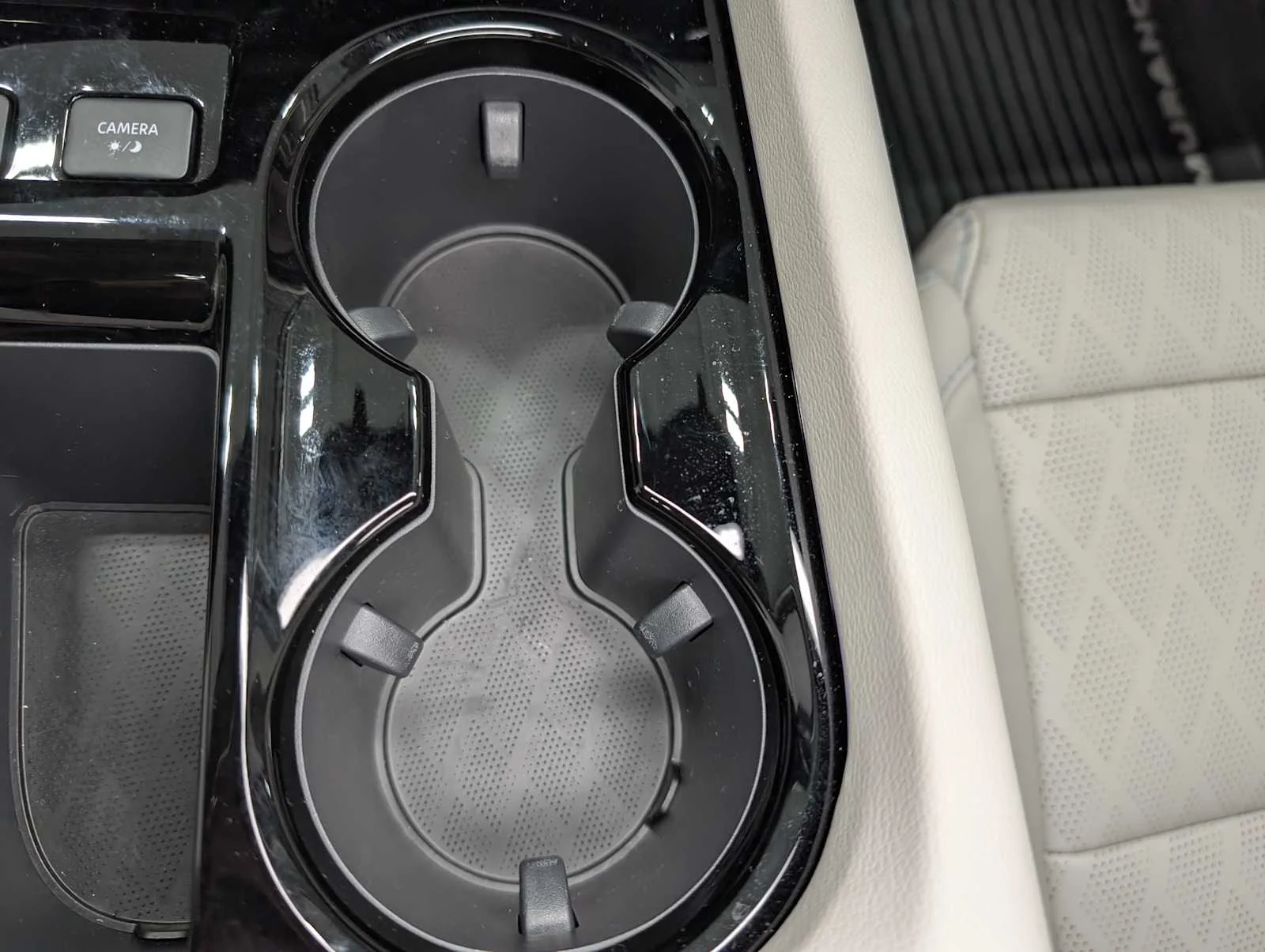 Used 2026 Champagne Silver Metallic Nissan Platinum image 27