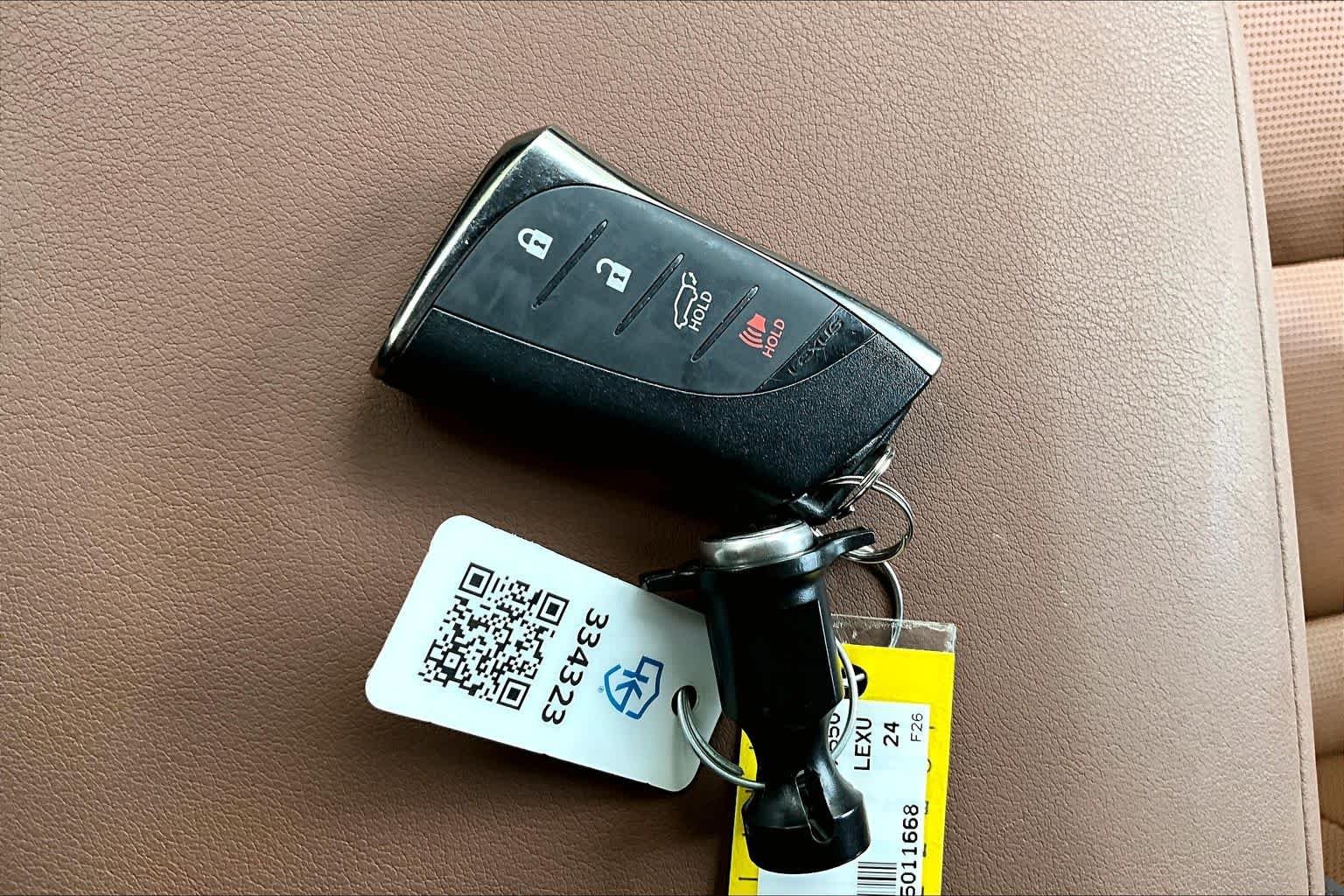 Used 2024 Eminent White Pearl Lexus Luxury+ image 15