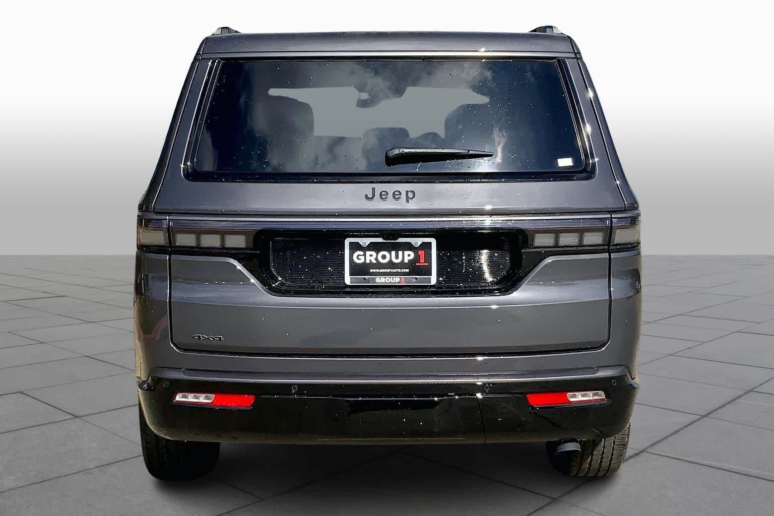 New 2026 Baltic-Gray Metallic Clear-Coat Exterior Paint Jeep Limited Altitude image 4