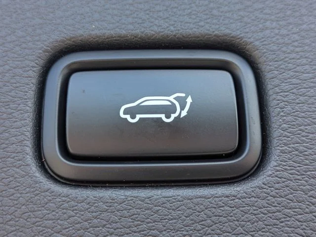 Used 2025 White Kia SX-Prestige image 13